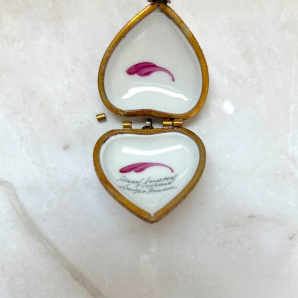 Rare Limoges Heart Pendant Box: Hand Painted Floral French Porcelain Jewelry - Picture 6 of 6